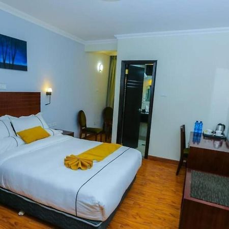 Zemalex Hotel Addis Abeba Esterno foto