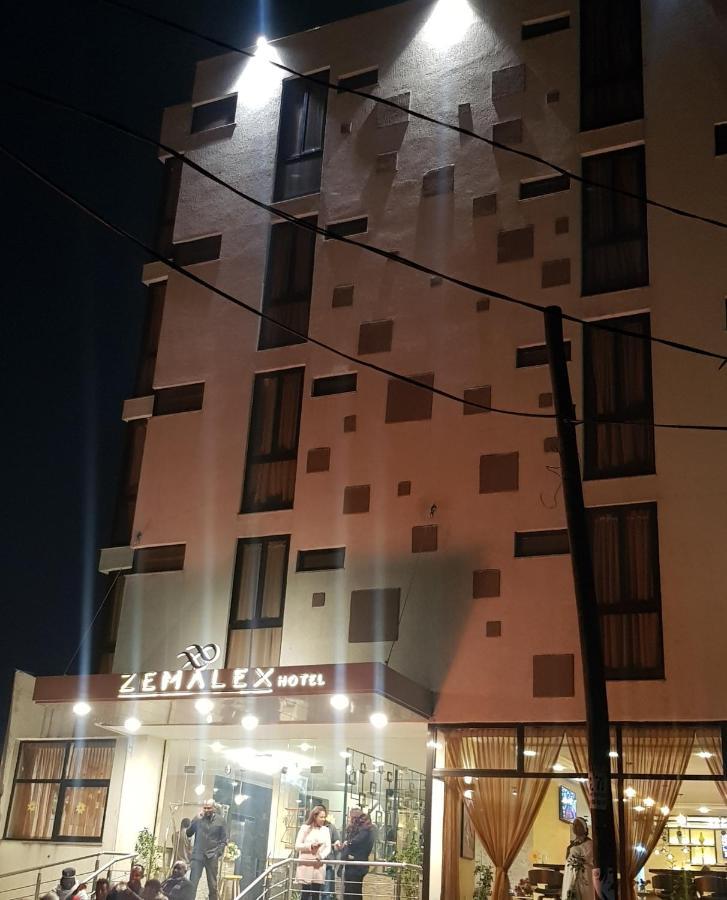 Zemalex Hotel Addis Abeba Esterno foto