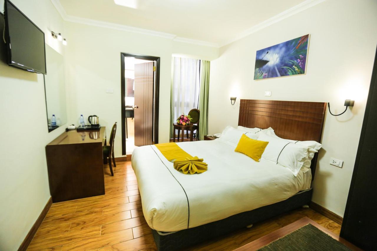 Zemalex Hotel Addis Abeba Esterno foto