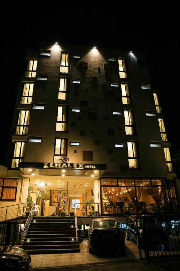Zemalex Hotel Addis Abeba Esterno foto