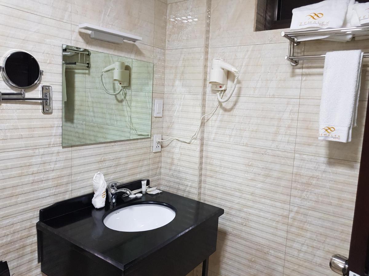 Zemalex Hotel Addis Abeba Esterno foto