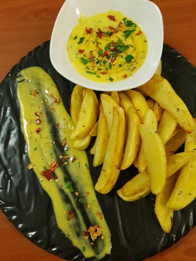 Zemalex Hotel Addis Abeba Esterno foto