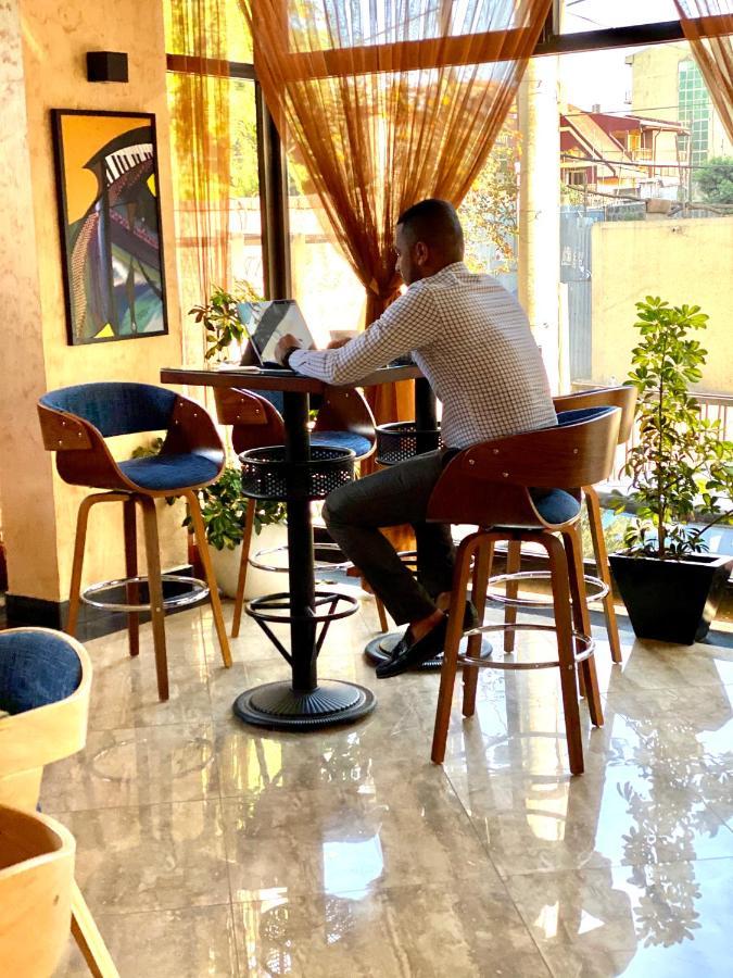 Zemalex Hotel Addis Abeba Esterno foto